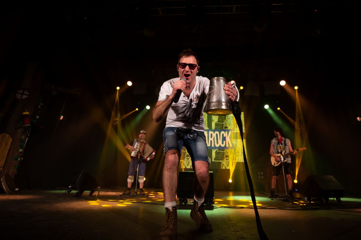 Polkarock derrocha energía en el Oktoberfest 25